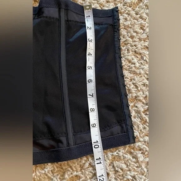 Waist cincher corset, black floral design, like new - Picture 6 of 6